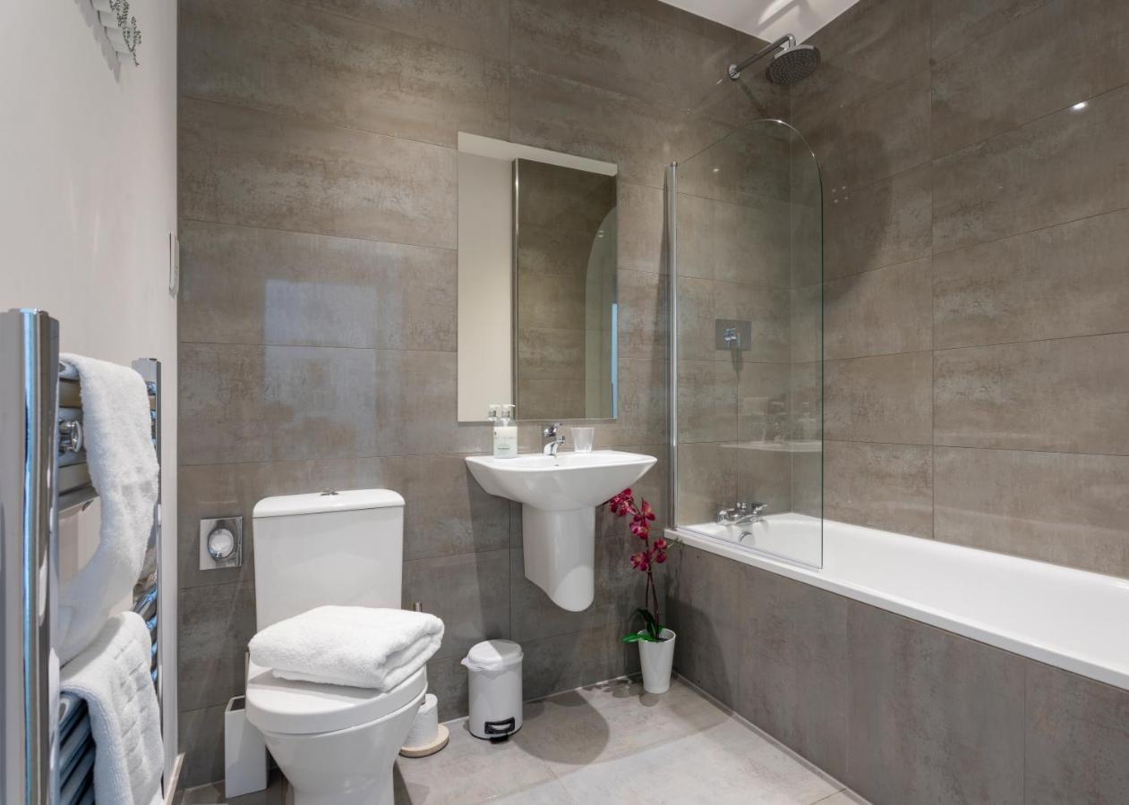 1 Bed Apartment - Redhill Central, Surrey, Gatwick #3 المظهر الخارجي الصورة