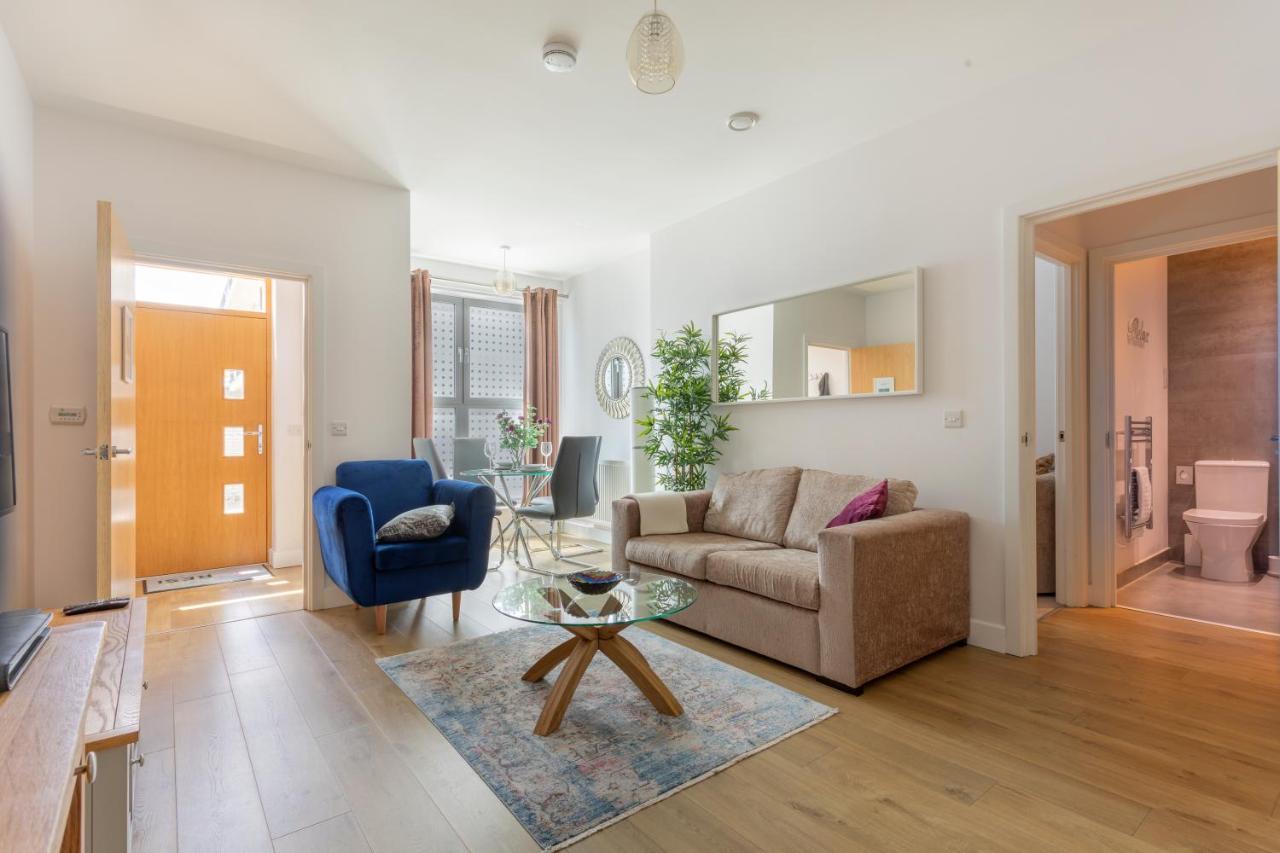 1 Bed Apartment - Redhill Central, Surrey, Gatwick #3 المظهر الخارجي الصورة