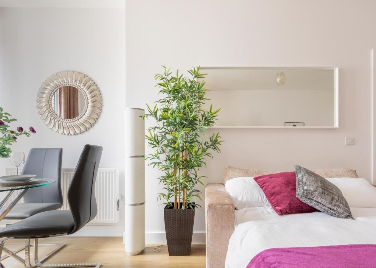 1 Bed Apartment - Redhill Central, Surrey, Gatwick #3 المظهر الخارجي الصورة